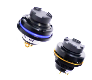 Série 04JT de Grayhill : joystick compact unipolaire à 4 positions avec retour tactile